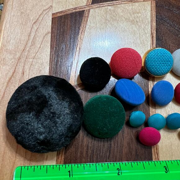 Cloth Covered Mixed Vintage Button Lot - Picture 2 of 4